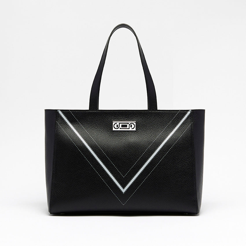 Front view of The Maja Monochrome Tote Bag in black pebbled leather, featuring Studio Tondini’s signature geometric V-shape and refined palladium-plated hardware.